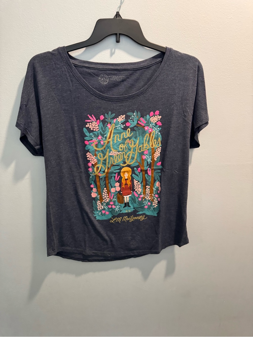 Anne of Green Gables Graphic Tee w/Floral Print size xl